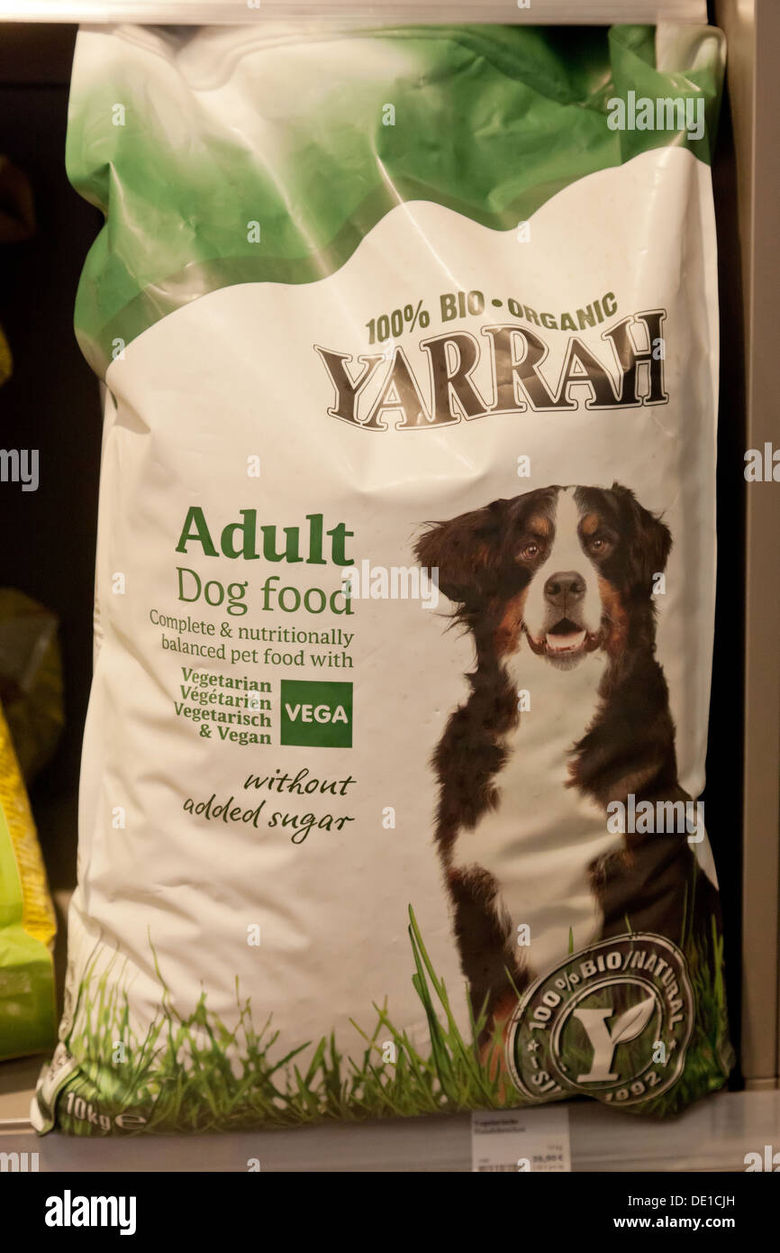 Berlin, Germany, vegetarian dog food in the supermarket Veganz Stock Photo  - Alamy