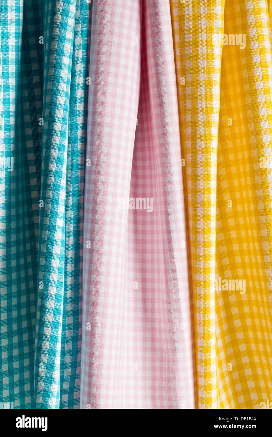 https://c8.alamy.com/comp/DE1E4X/the-various-checkered-kitchen-towels-DE1E4X.jpg