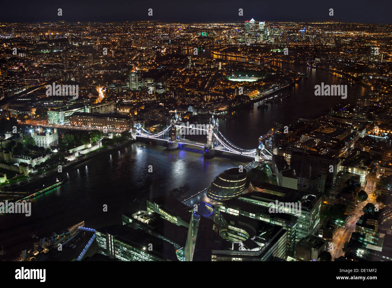 London skyline night hi-res stock photography and images - Alamy