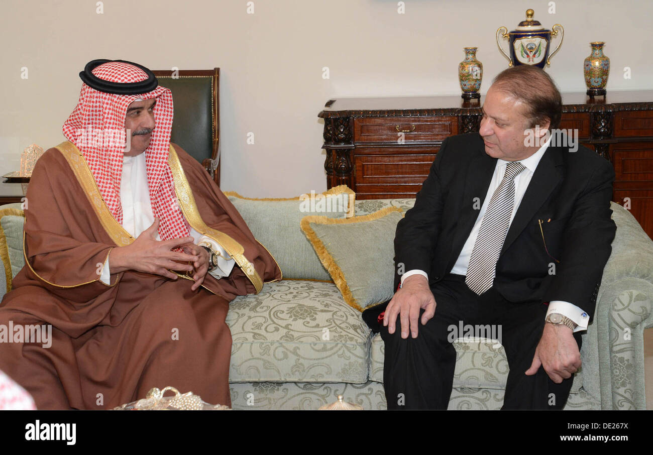 ISLAMABAD/ PAKISTAN .  10 setp 2013 Handout image by PID  prime minister muhammad nawaz sharif meeting with leiutenant general sheikh mohmammad bin isa bin salman al -khalifa commander of the national guard of bahrain who called him at prime minister house (Photo by PID/Deanpictures/Alamy Live News Stock Photo