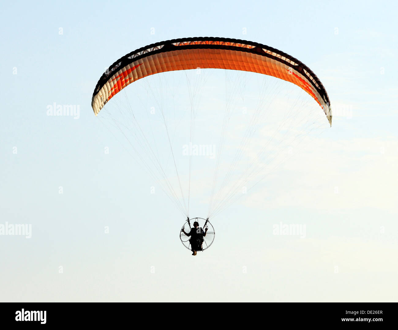 Hang Glider man hang gliding flying parachute leisure activity UK gliders Stock Photo