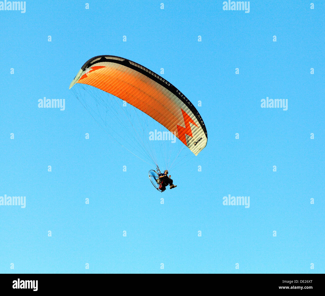 Hang Glider man hang gliding flying parachute leisure activity UK gliders parachutes Stock Photo