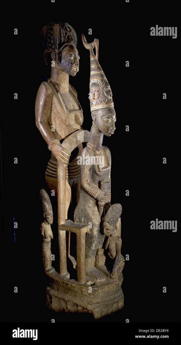 Veranda Post Carved By The Yoruba Sculptor Olowe Of Ise As The Central Post In The Courtyard Of The Arinjale King Of Ise Ekiti Stock Photo Alamy
