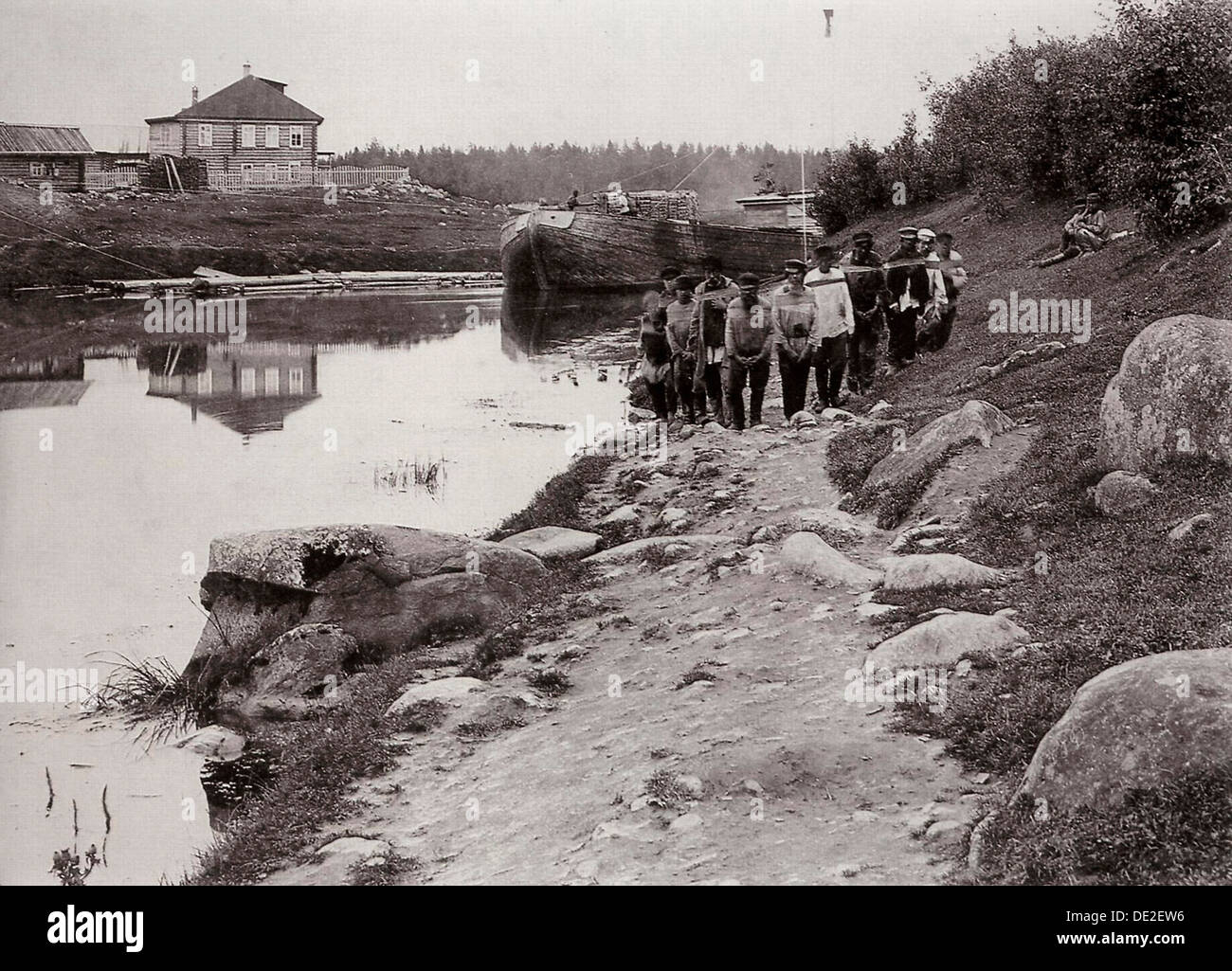 Picture Barge haulers on the Volga. Burlak is 59 Picture Barge haulers on the Volga. Burlak is 92