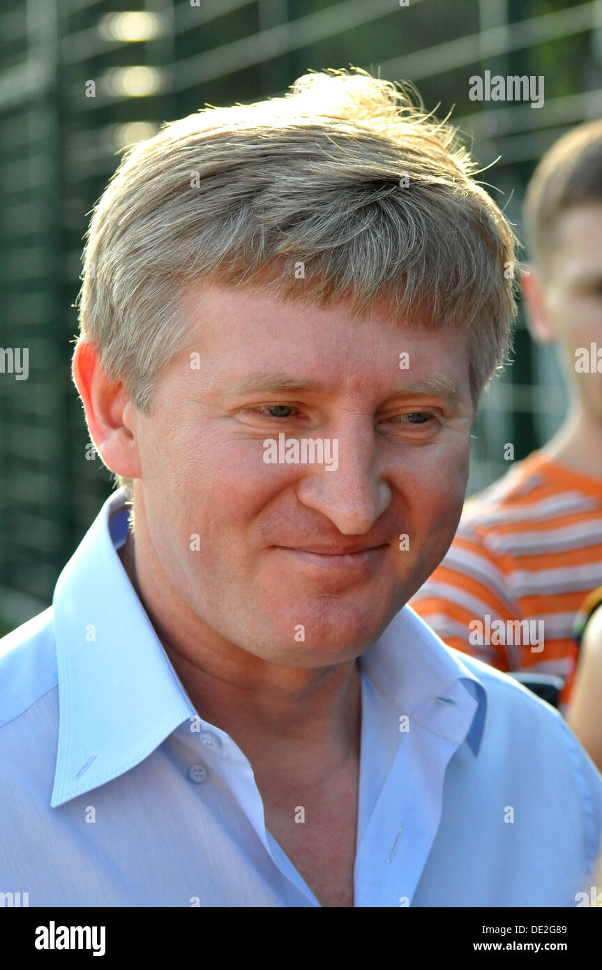 Rinat Akhmetov gives an interview during open training session of