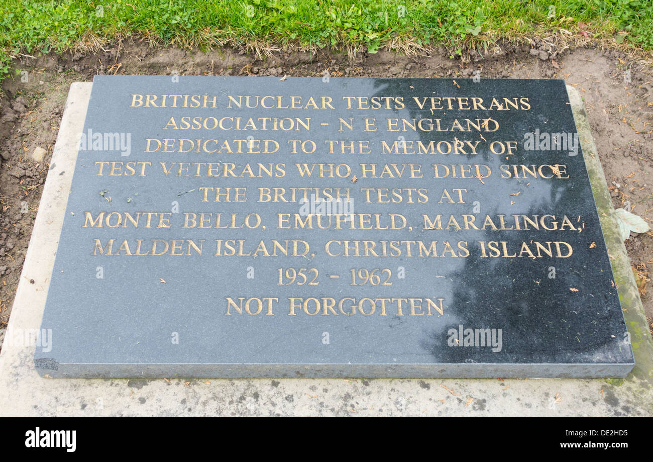 Commemorative plaque to North East veterans who have died since British Nuclear tests in the Indian Ocean Stock Photo