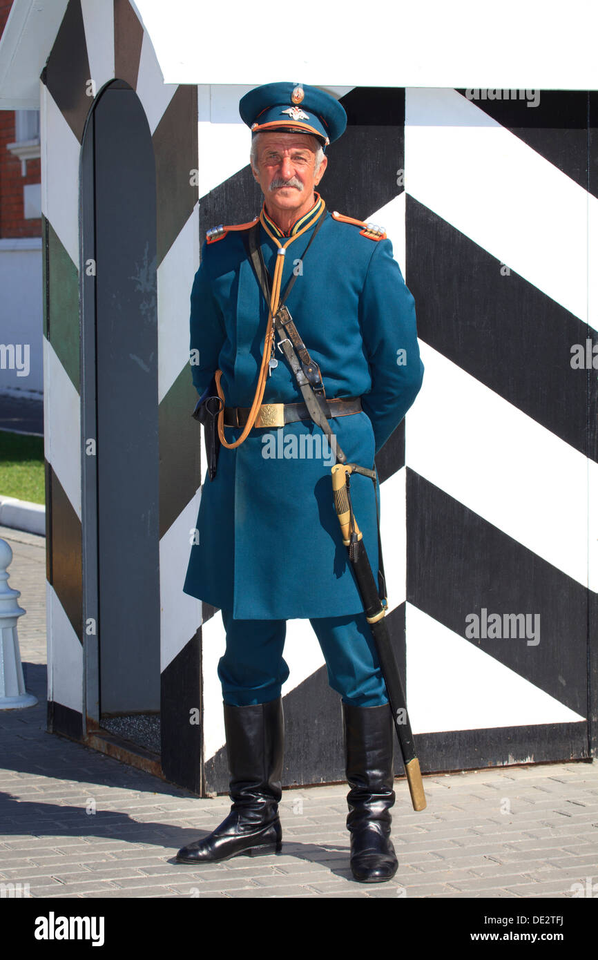 Guard in a 20th century Russian military uniform at the main entrance of  the Kremlin in Kolomna, Russia Stock Photo - Alamy