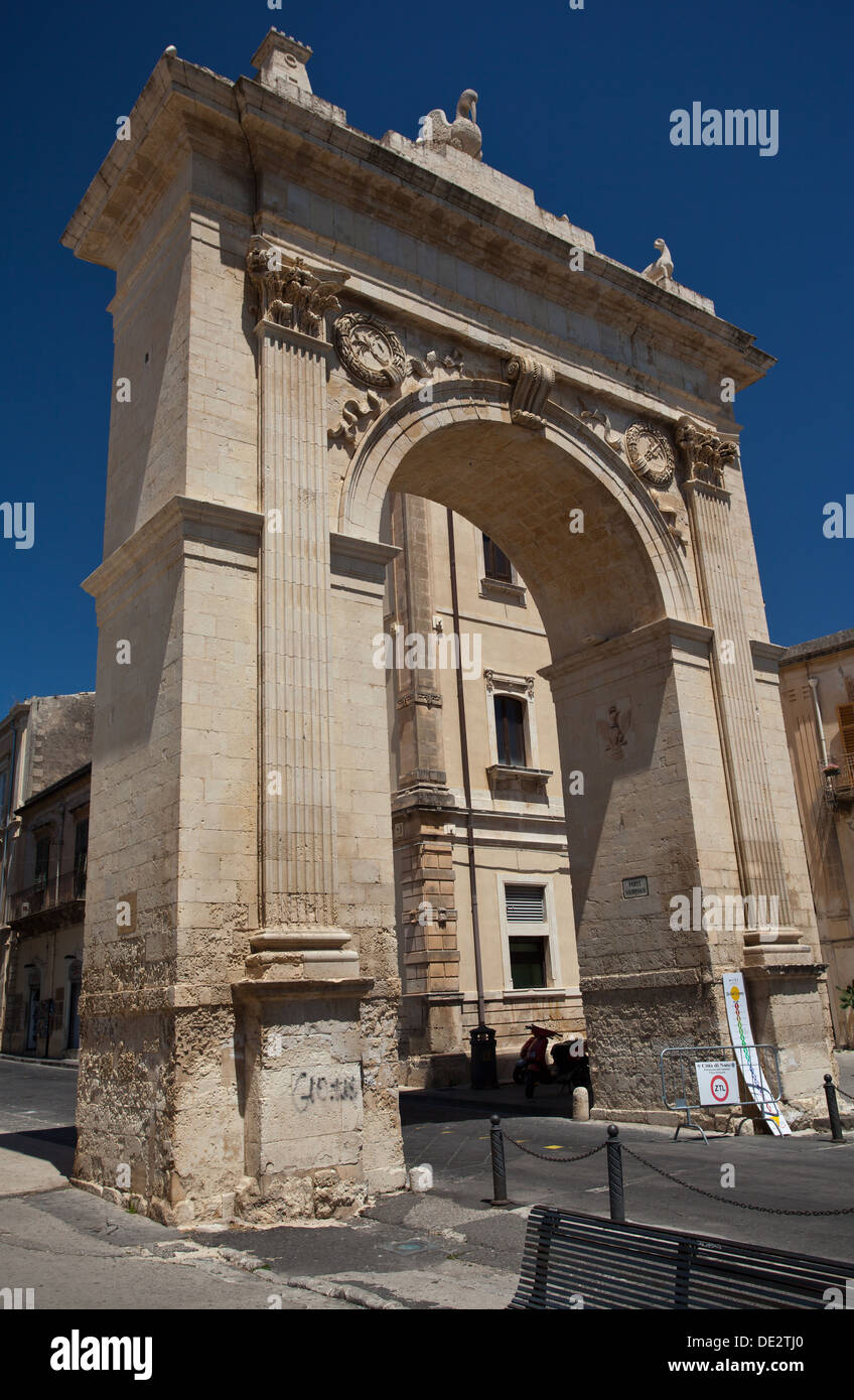 The Arch of Porta Nazionale in Noto in the Province of Syracuse, Sicily ...