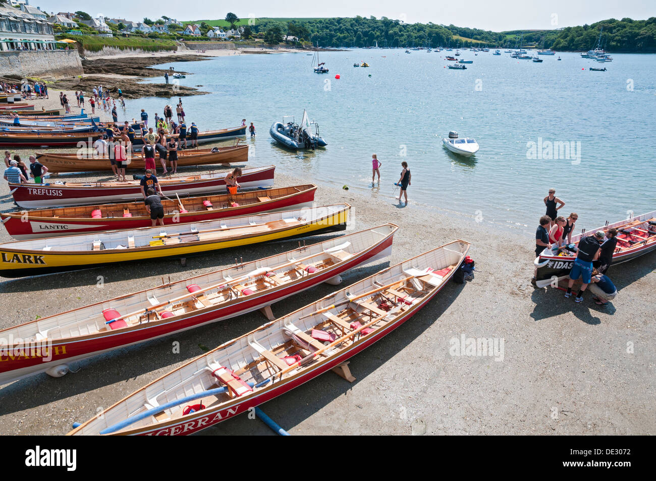 Great Britain, England, Cornwall, St. Mawes, participants preparing for Cornish pilot gig six oared rowing boat races Stock Photo