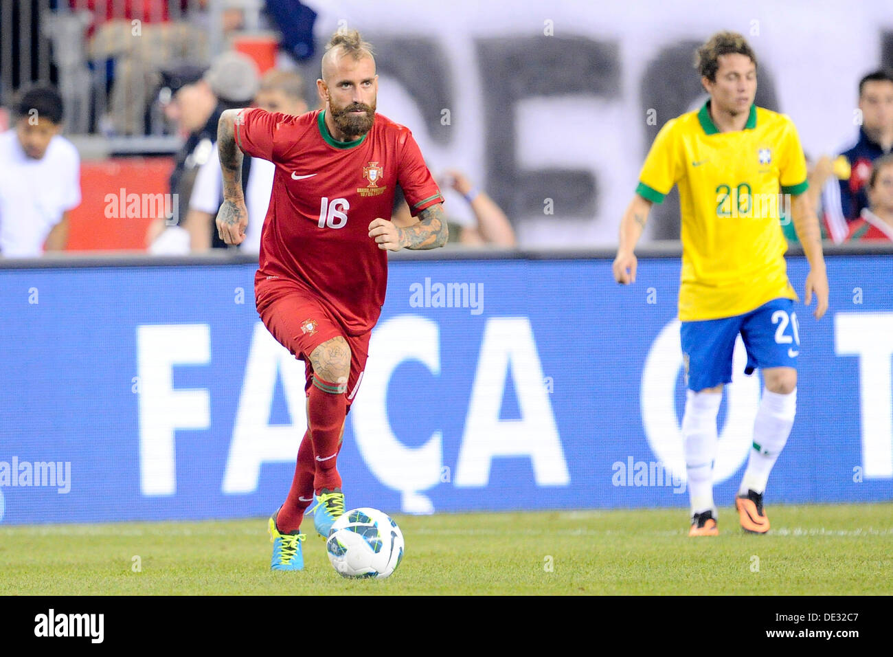 Foxborough, Massachusetts, USA. 10th Sep, 2013. September 10 , 2013 - Foxborough, Massachusetts, U.S. - Portugal's Raul Meireles (16) advances the ball during the FIFA friendly match between Brazil and Portugal held at Gillette Stadium in Foxborough Massachusetts. Final score Brazil 3 Portugal 1 Eric Canha/CSM. Credit:  csm/Alamy Live News Stock Photo
