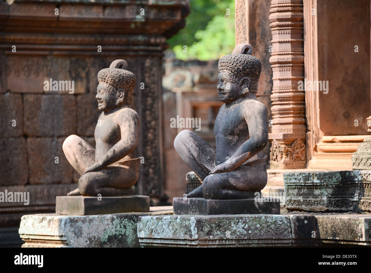 The Statues guard of Banteay Srei temple the entrance to an intricately carved, Angkor Wat Stock Photo