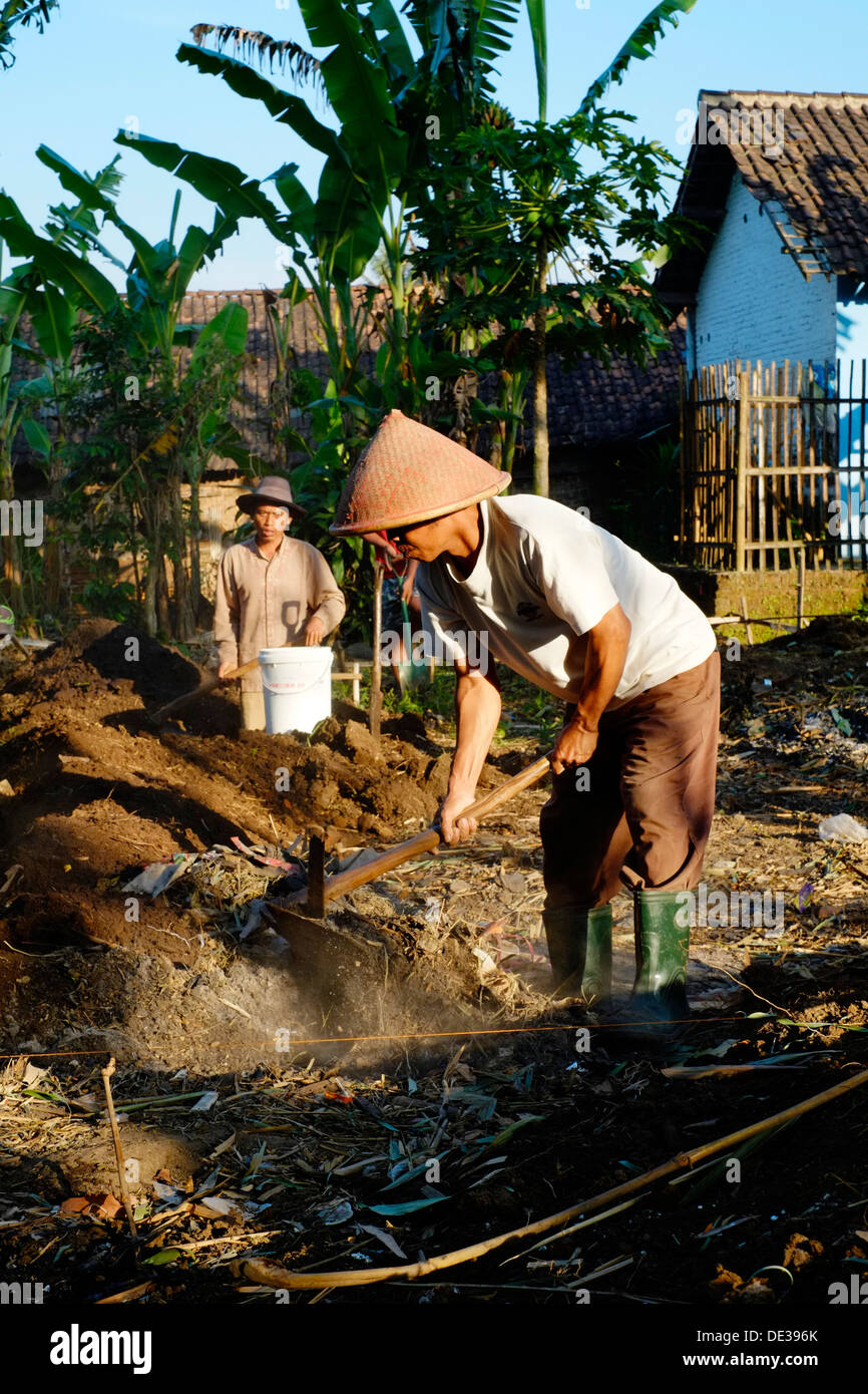 digging footings and foundations for a new house the manual indonesian way Stock Photo