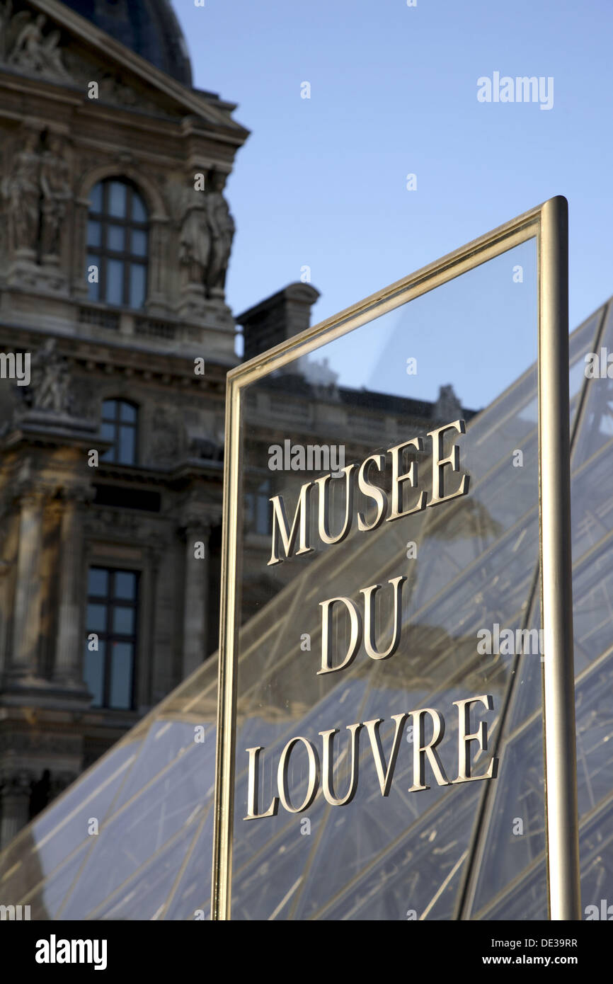 Louvre Sign