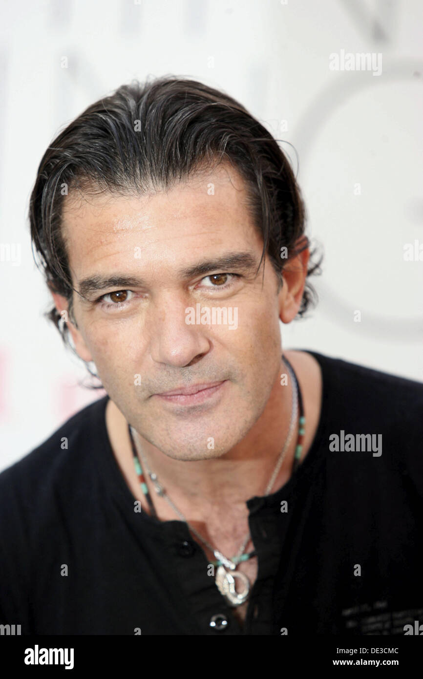 The Spanish actor Antonio Banderas during the presentation of his film ´El  camino de los ingleses´ Stock Photo - Alamy