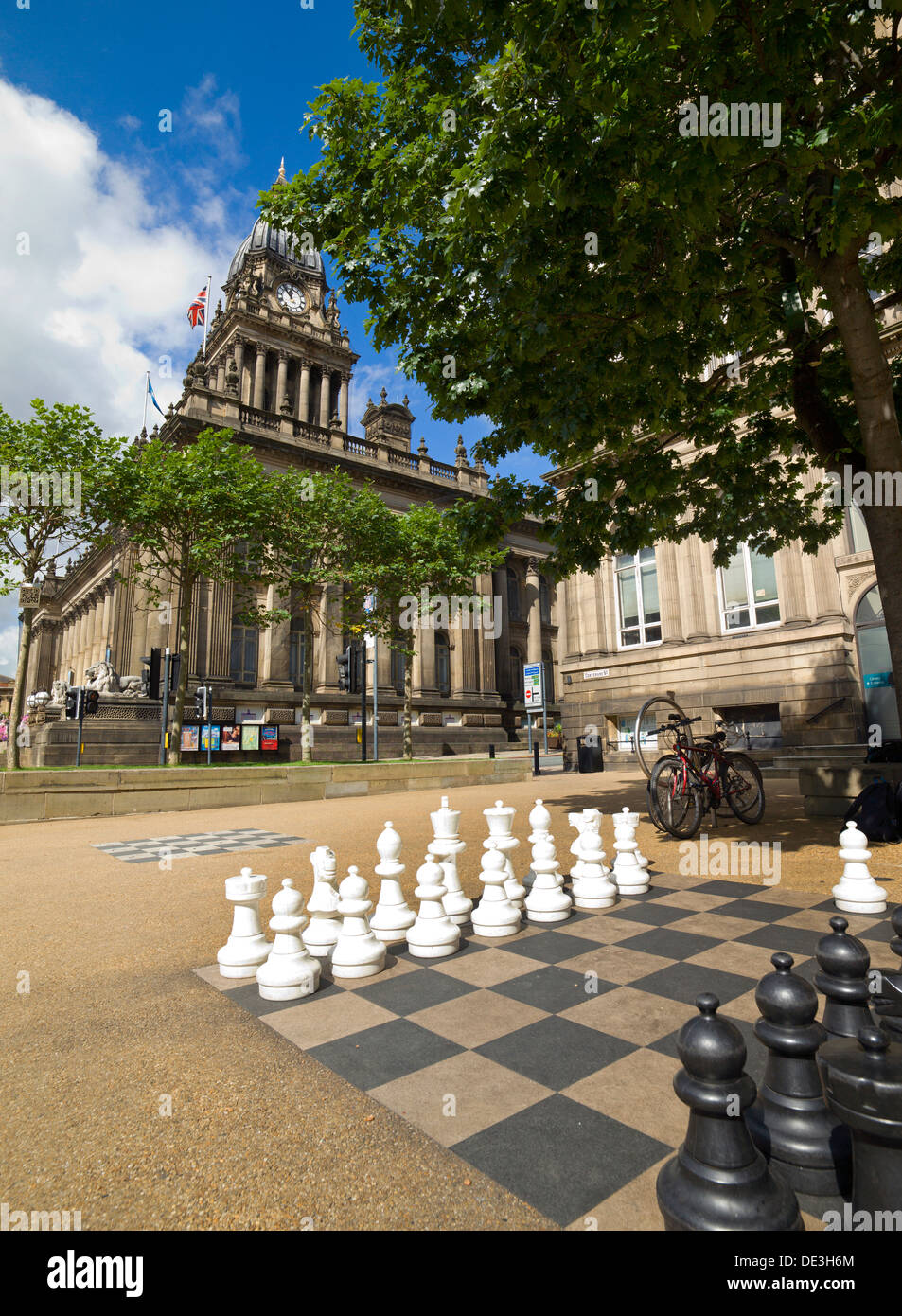 street chess pieces and board by leeds town hall built in 1858 designed by cuthbert brodrick leeds yorkshire united kingdom Stock Photo