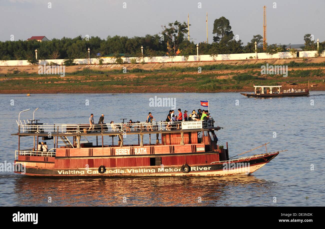Ferry on the Mekong River at Phnom Penh Stock Photo Alamy