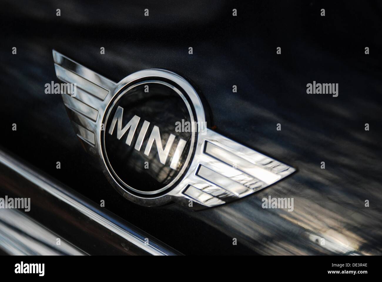 Mini Cooper Logo Stock Photo - Alamy