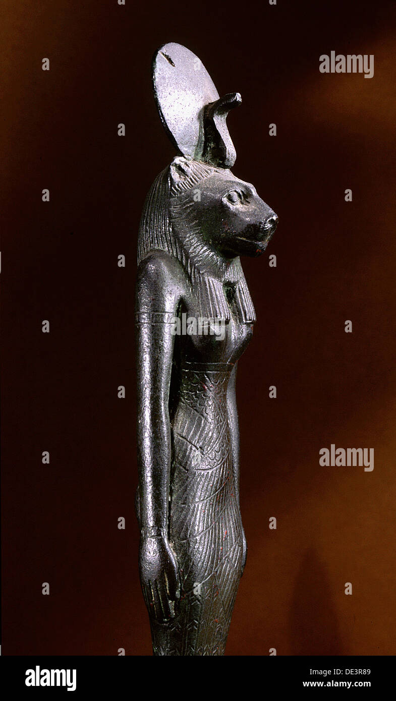 Lion headed figure hi-res stock photography and images - Alamy