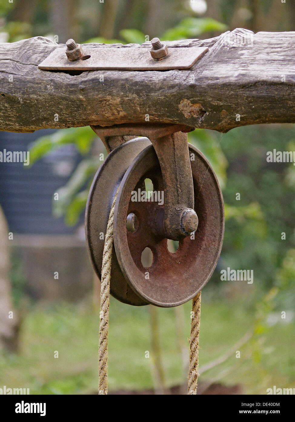 ´Rahate´, a pulley used for drawing water out of a well in a traditional way  Velneshwar, Guhagar, Maharashtra, India Stock Photo