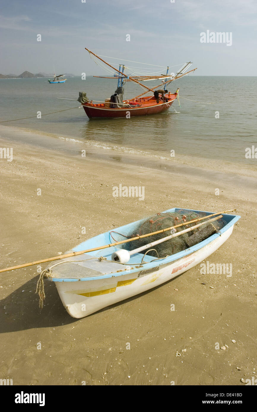 Fishing boats in the colf of Thailand, Dolphin bay Hua Hin region Stock  Photo - Alamy