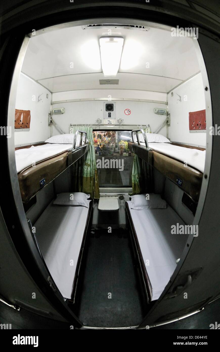 Sleeping compartment on train hi-res stock photography and images - Alamy