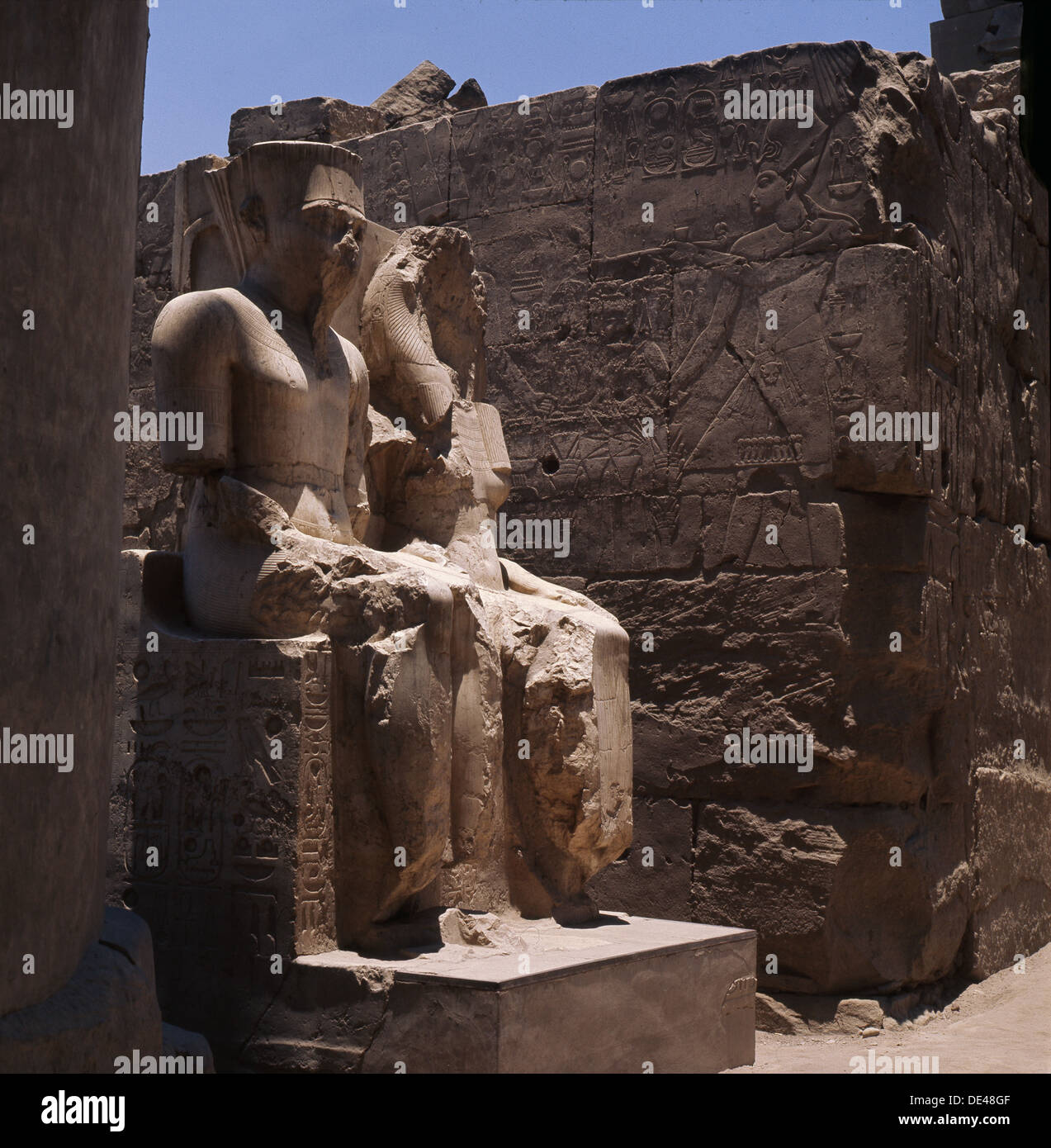Statues of egyptian gods hi-res stock photography and images - Alamy