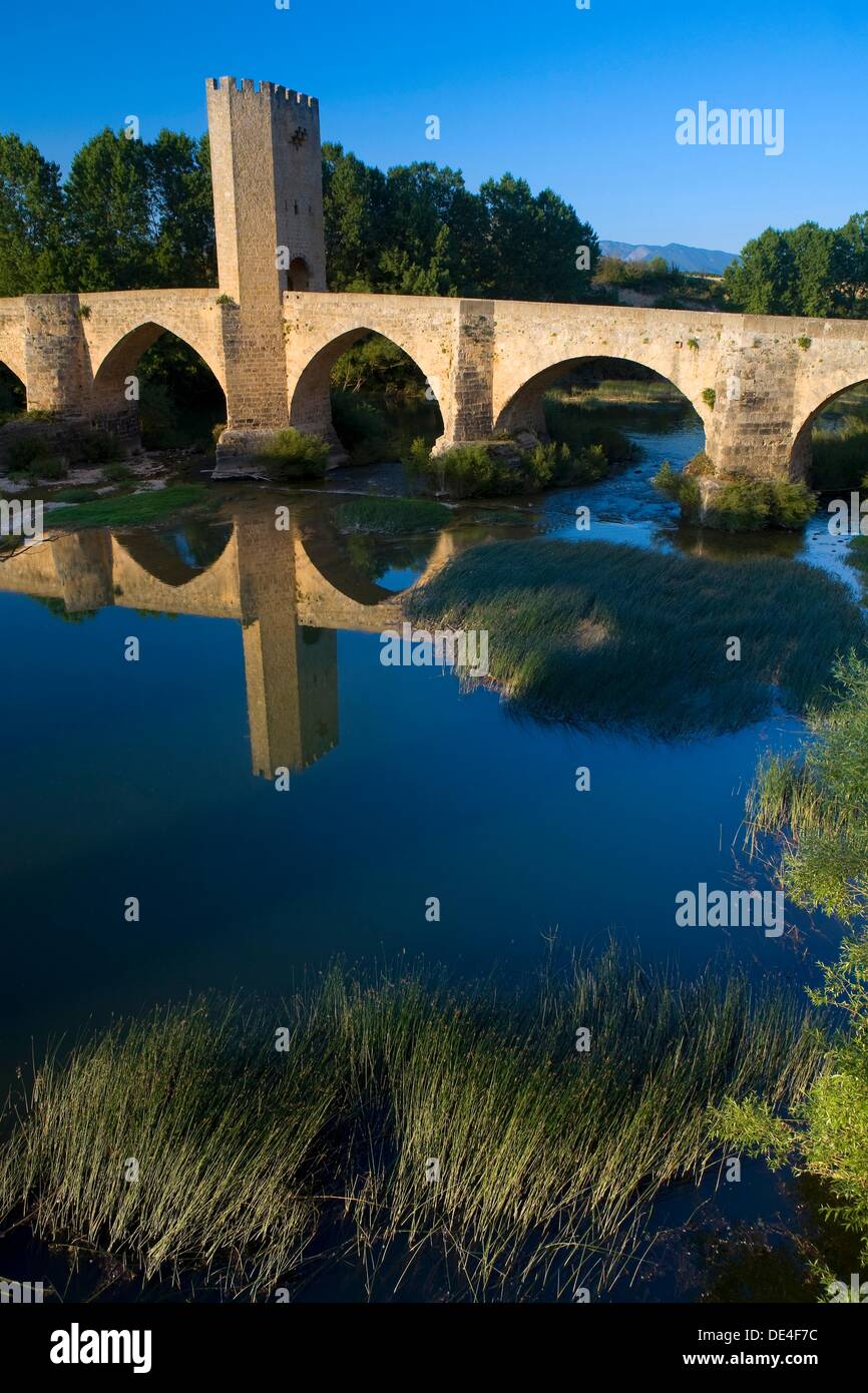 Medieval bridge of Frías -but roman origin- over the Ebro river  Las Merindades  Burgos, Spain Stock Photo