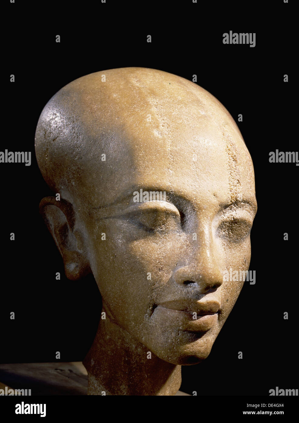 A Head Of A Daughter Of Akhenaton Stock Photo Alamy