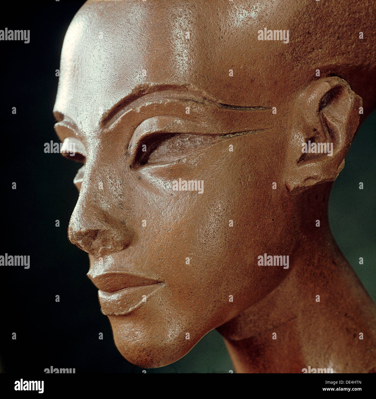 A Head Of A Daughter Of Akhenaton Stock Photo Alamy
