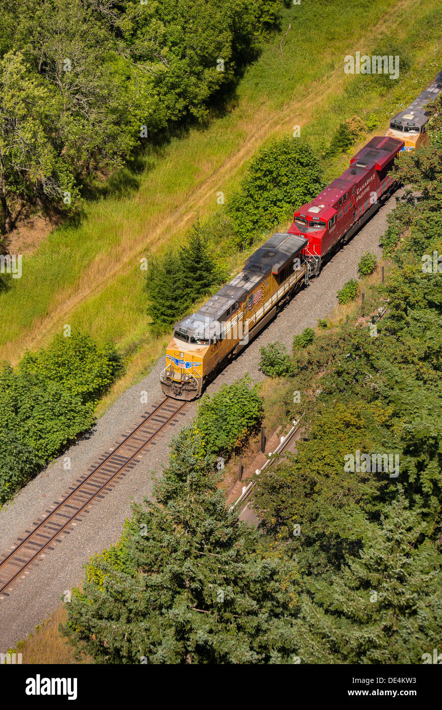 COLUMBIA RIVER GORGE, OREGON, USA - Railroad train locomotive, aerial view. Stock Photo