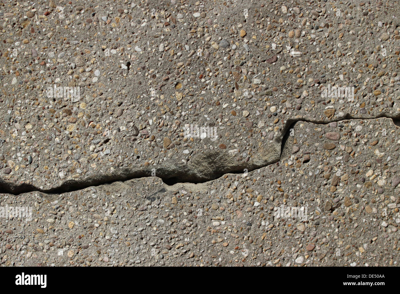 Concrete wall large crack hi-res stock photography and images - Alamy