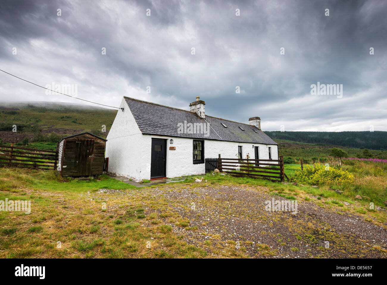 Old school house near Rosehall along the A837 road in the northwestern Highlands, Durness, Schottisches Hochland, Scotland Stock Photo