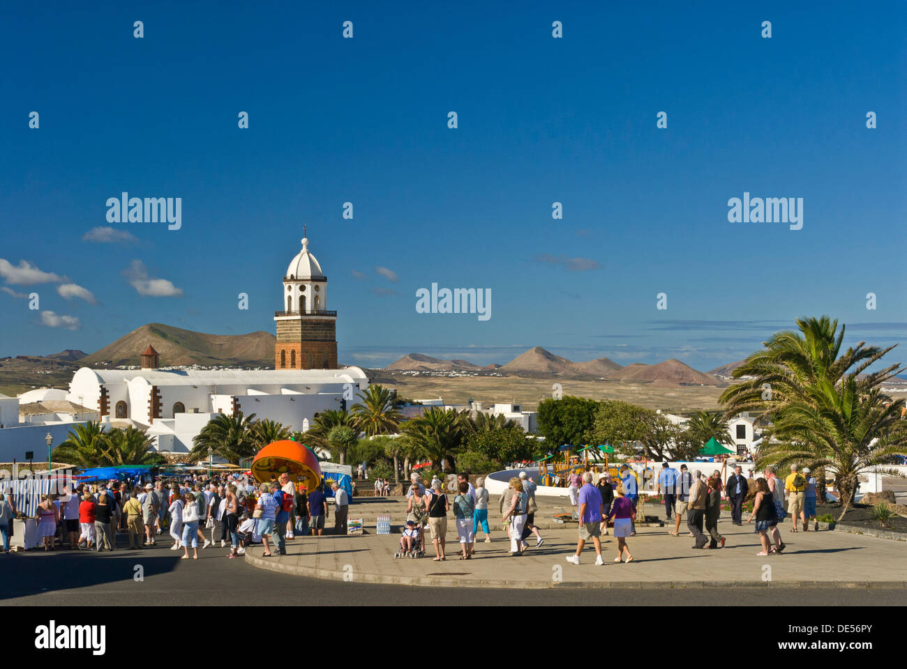 Lanzarote Market Day Teguise Tourists visiting popular Sunday market day Stalls selling clothing food leather jewellery etc Lanzarote Canary Islands Stock Photo
