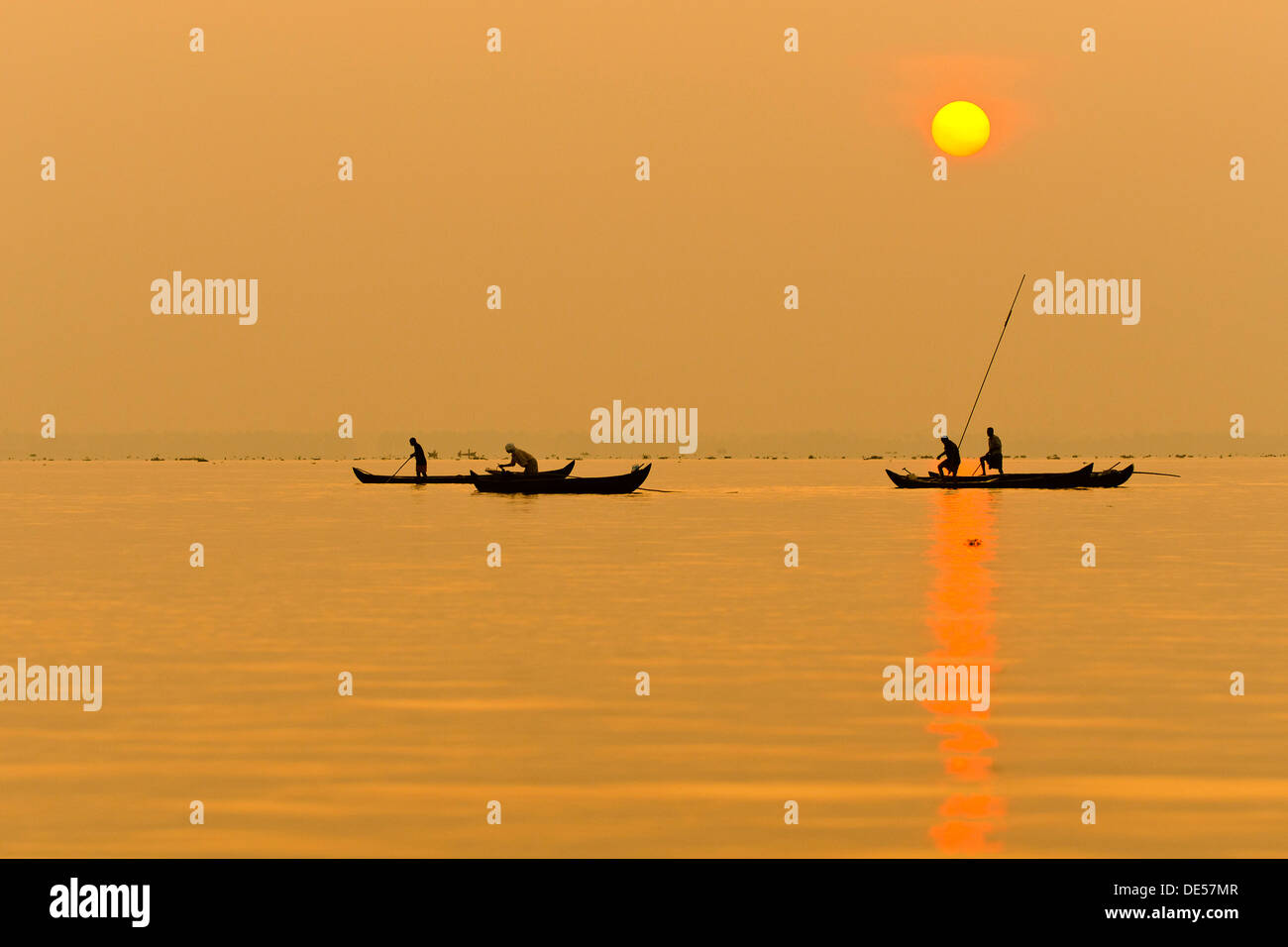 Fishermen fishing on Lake Vembanad at sunrise, Kerala, southern India, India, Asia Stock Photo
