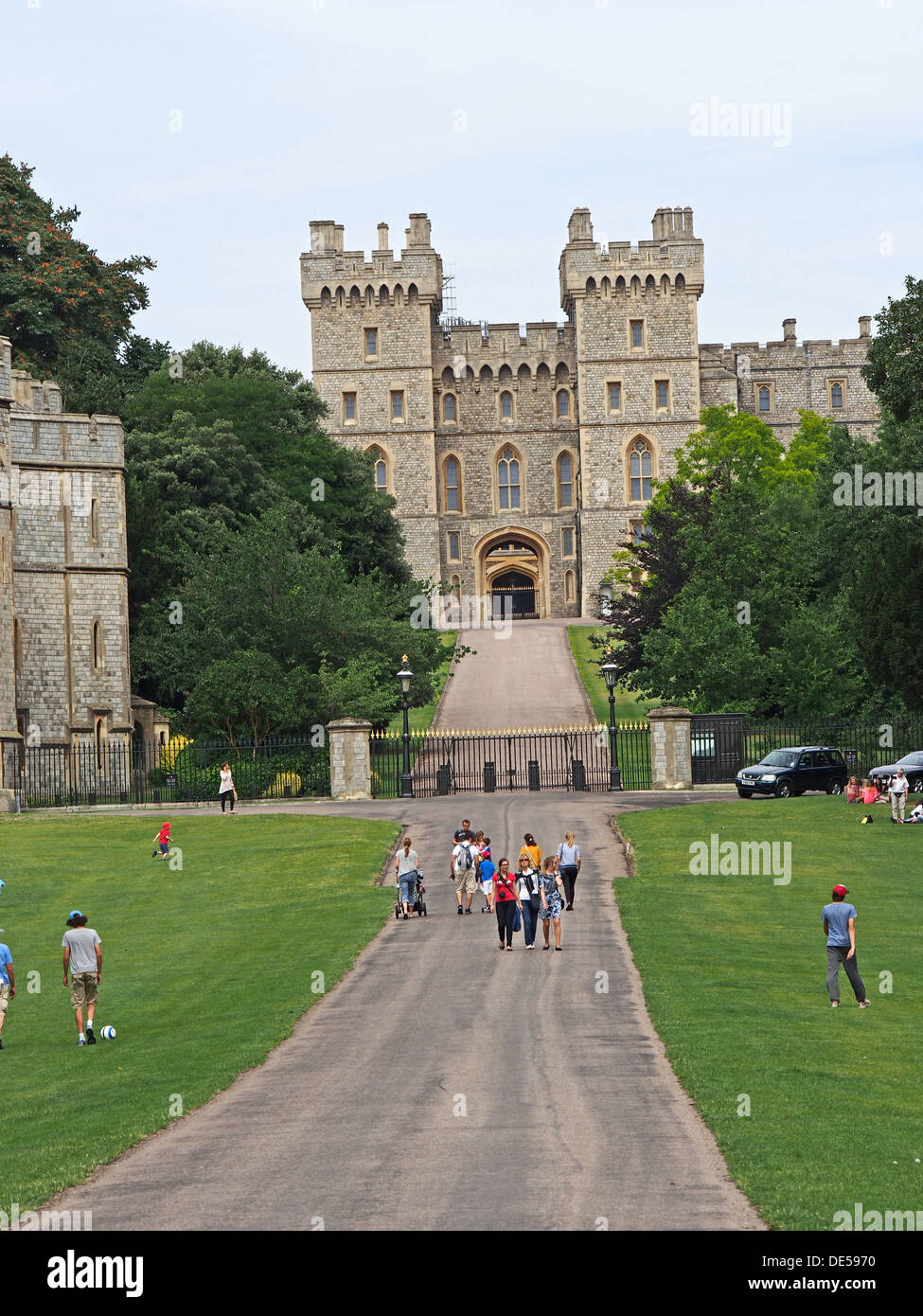 Windsor castle entrance viewed from Long Walk Stock Photo - Alamy