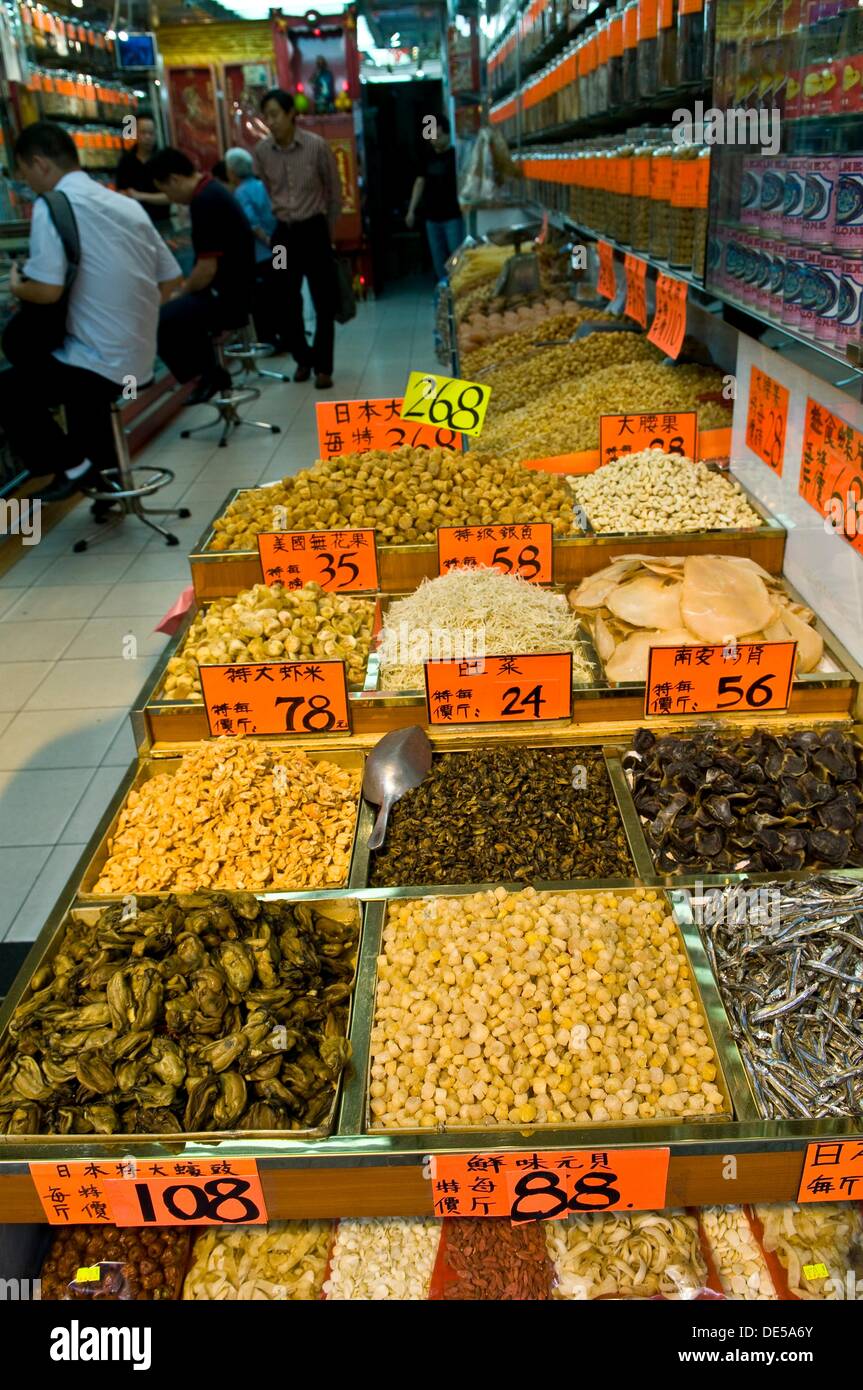 Hong kong chinese medicine herbs hi-res stock photography and images ...