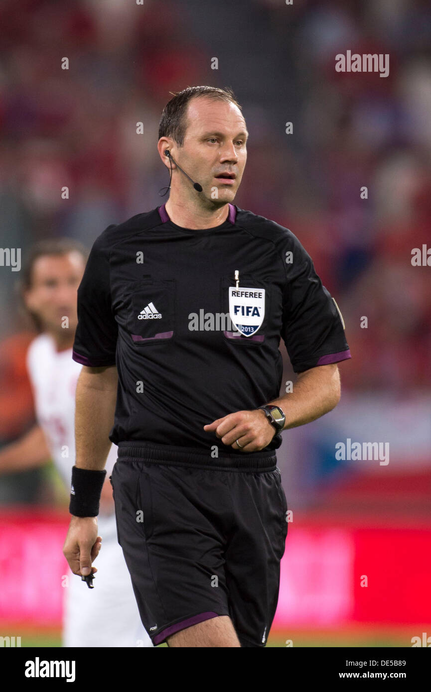 Fifa referee soccer hi-res stock photography and images - Page 3 - Alamy