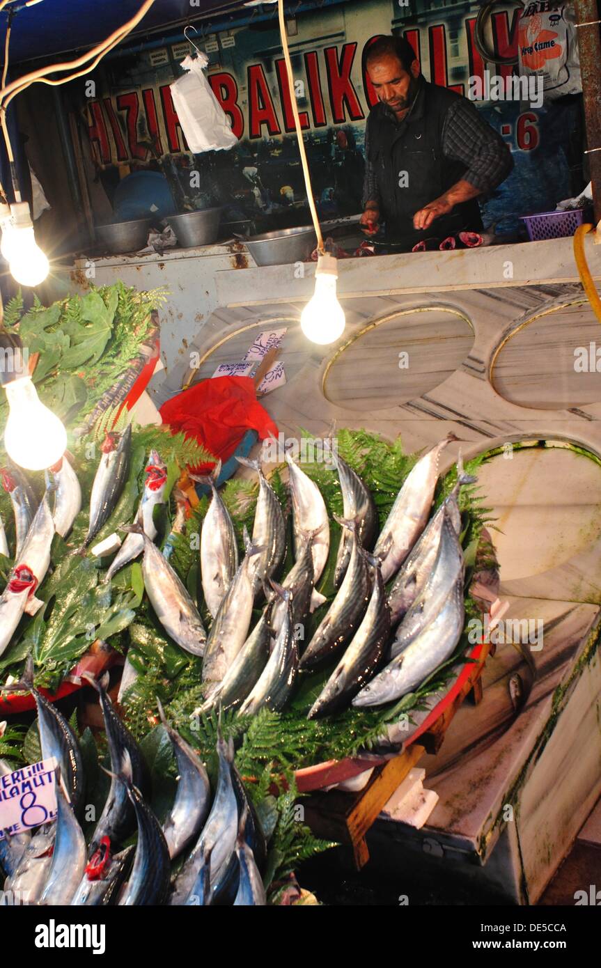 Turkey, Istanbul, Fish Market near Galata Bridge Stock Photo Alamy