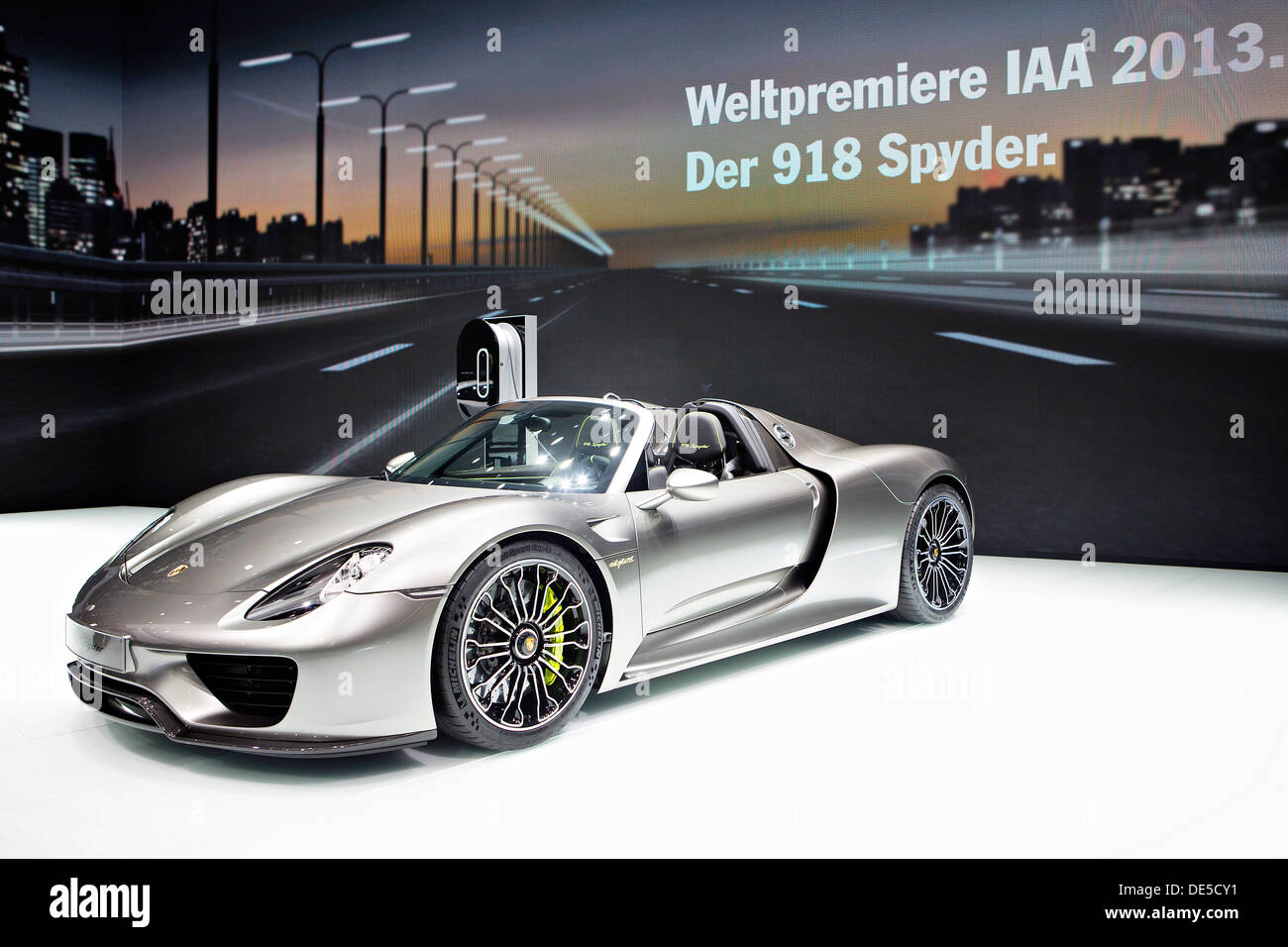 Porsche 918 Spyder shown in Frankfurt Porsche 918 Spyder shown in Frankfurt