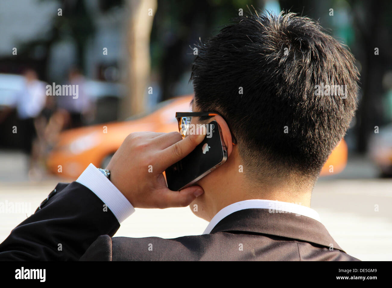 South Korea: Businessman with iPhone in the center of Seoul Stock Photo