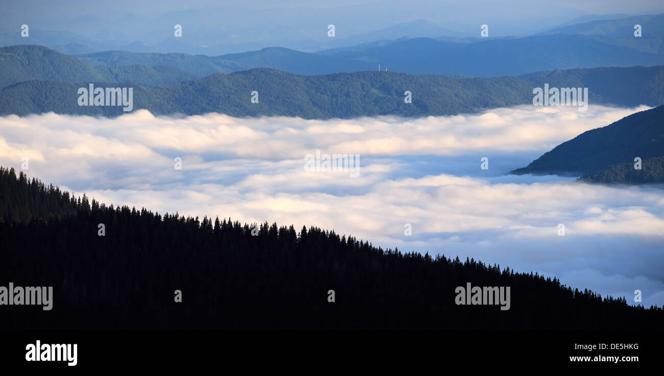 Fog and sun hills hi-res stock photography and images - Alamy