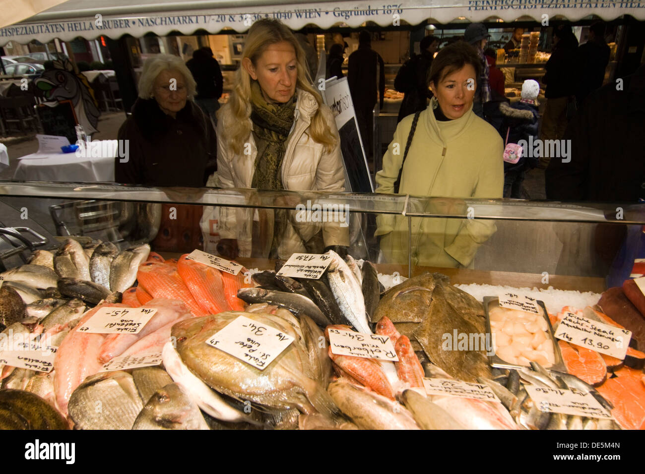 Österreich, Wien 6, Naschmarkt, Umar ist bekannt für frischen Fisch. Stock Photo