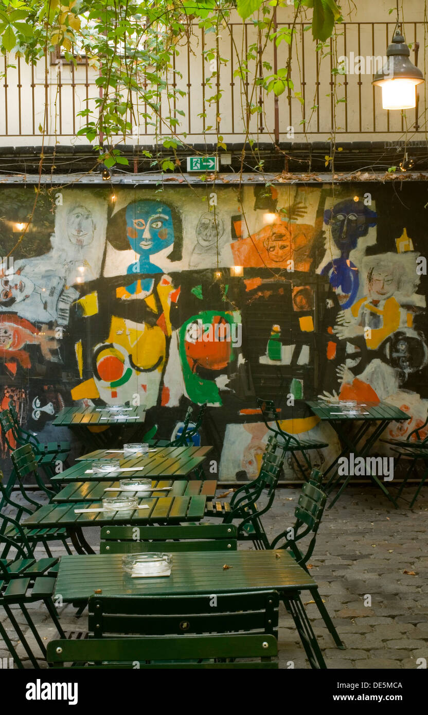 Österreich, Wien 7, Neubau, Spittelberg, Das Amerlinghaus aus der Zeit um 1700 ist heute Kulturzentrum mit Cafe-Restaurant. Stock Photo