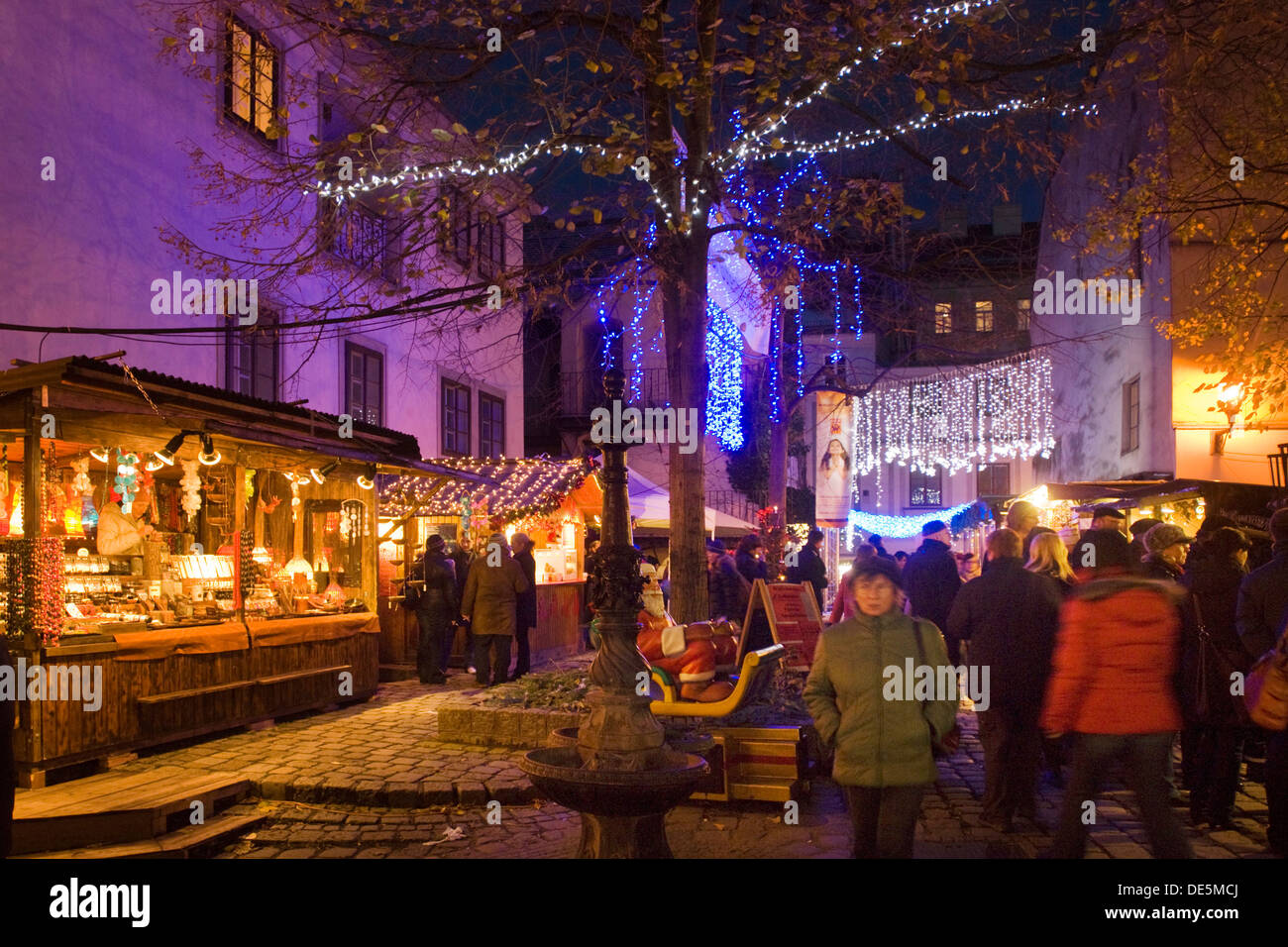 Österreich, Wien 7, Spittelberg, der traditionelle Spittelberger Weihnachtsmarkt bietet Kunsthandwerk zum Schauen und Kaufen. Stock Photo