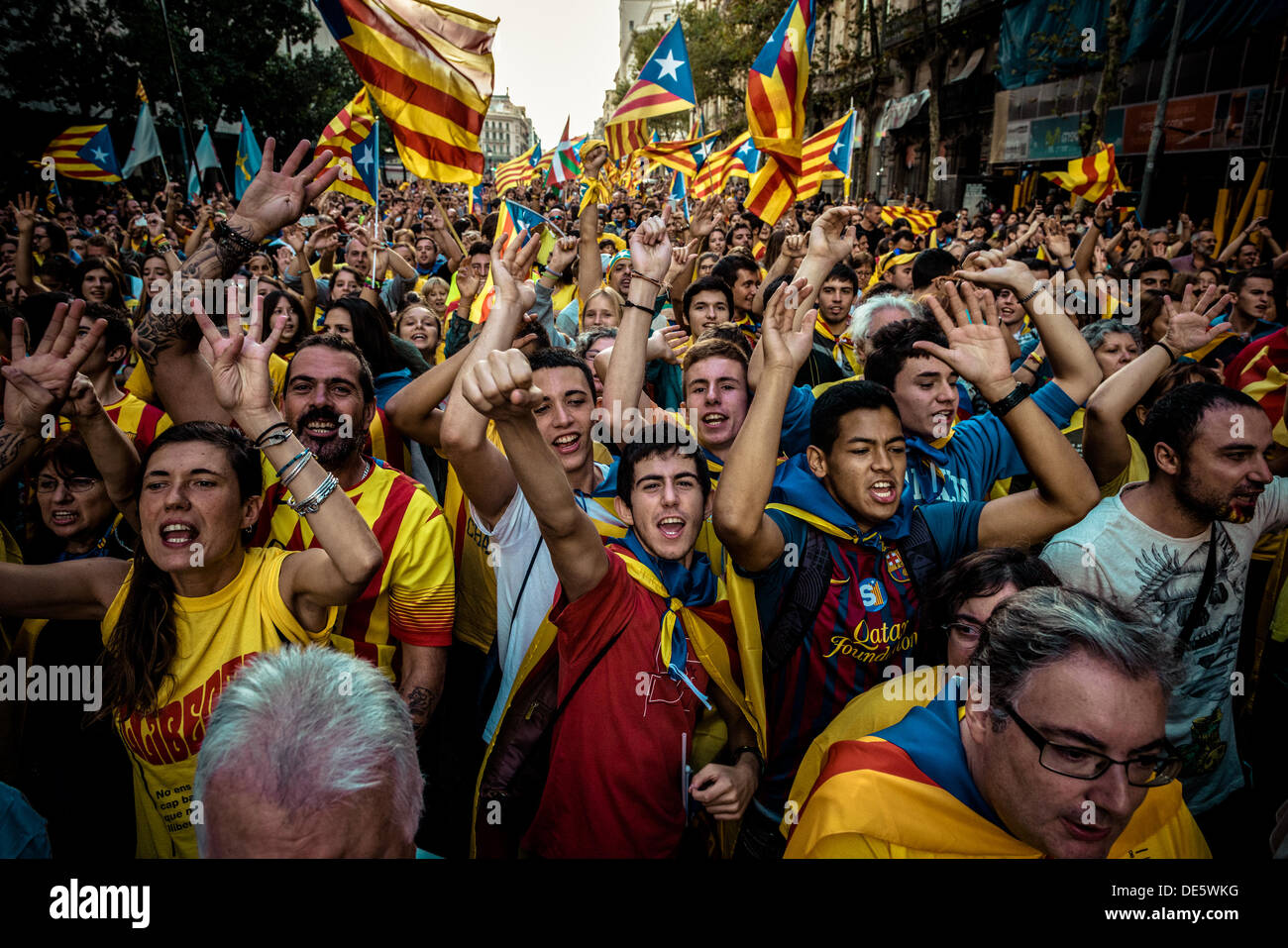 Barcelona, Spain. September 11th, 2013: Thousands gather in the streets of Barcelona to demand the independence of Catalonia on its national day © matthi/Alamy Live News Stock Photo