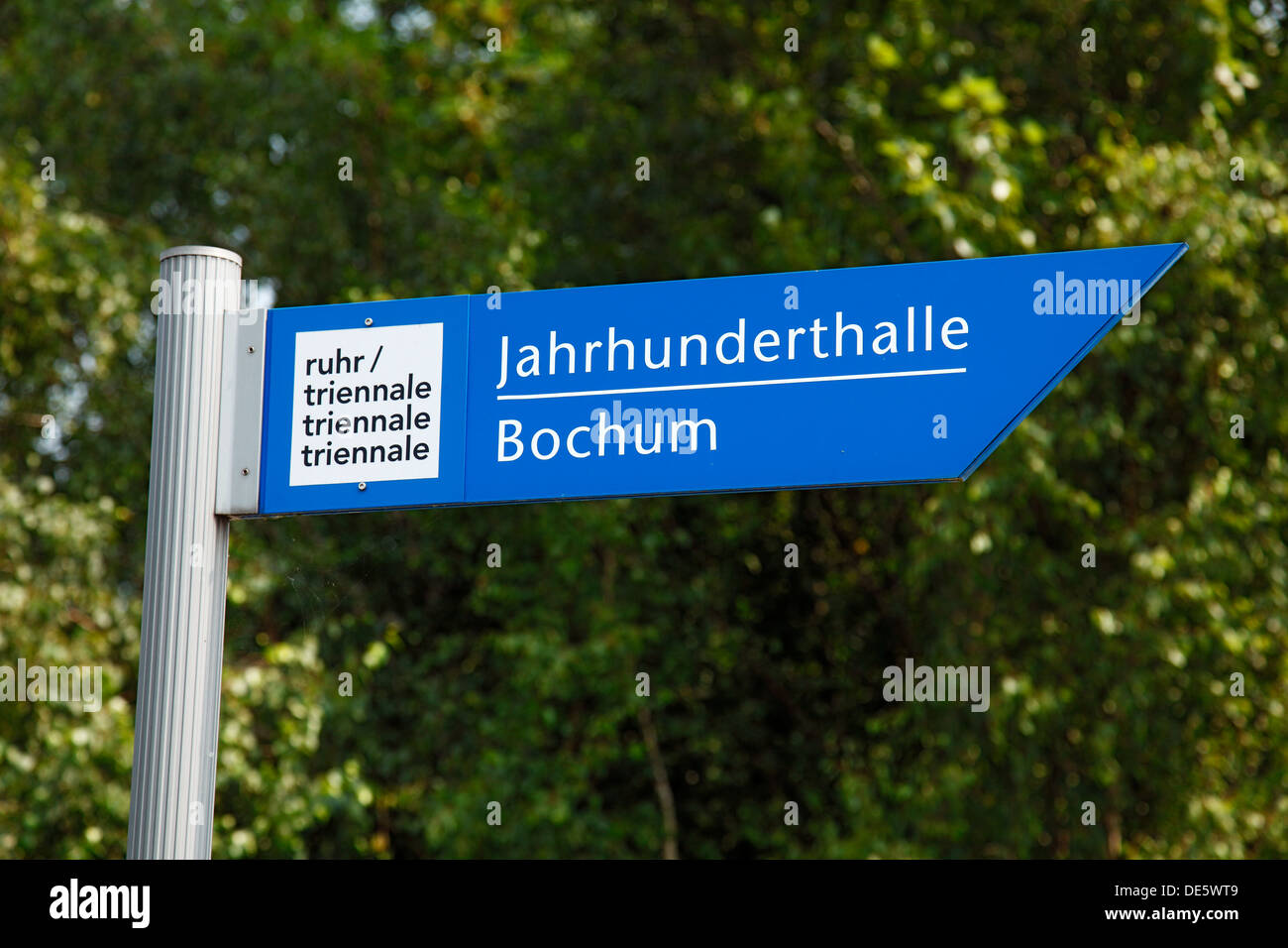 D-Bochum, Ruhr area, Westphalia, North Rhine-Westphalia, NRW, Westpark, RuhrTriennale, direction sign to the Jahrhunderthalle, Bochumer Verein, industrial monument Stock Photo