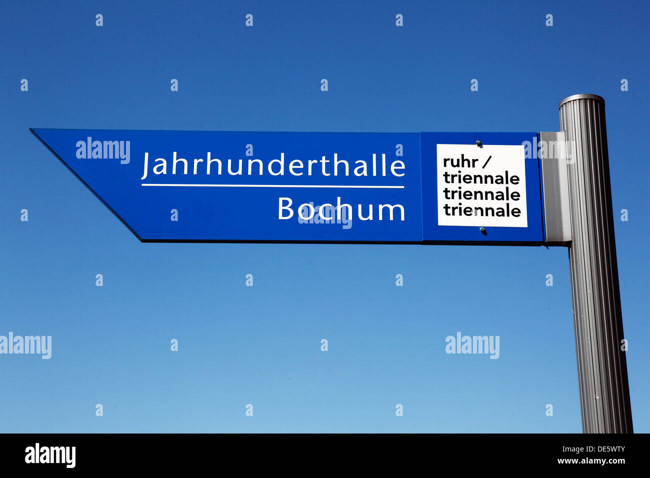 D-Bochum, Ruhr area, Westphalia, North Rhine-Westphalia, NRW, Westpark, RuhrTriennale, direction sign to the Jahrhunderthalle, Bochumer Verein, industrial monument Stock Photo
