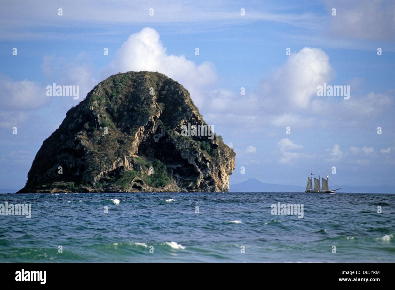 rocher,Le Diamant Ile de la Martinique Departement et Region d´Outremer  francais Archipel des Antilles Caraibes//Diamond Stock Photo - Alamy