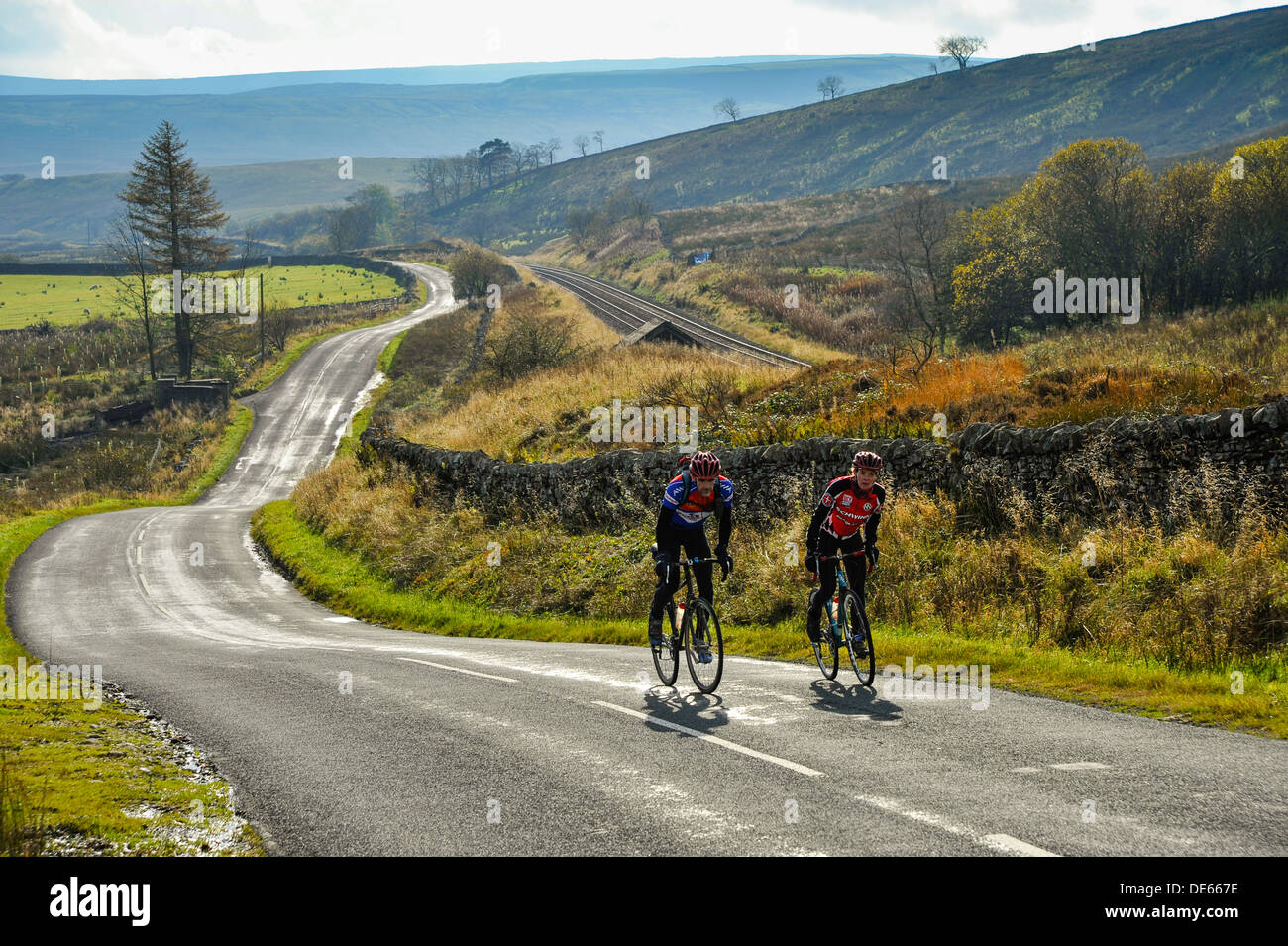 Cyclists on the B6259 at Aisgill in the Yorkshire Dales National Park alongside the Settle-Carlisle railway Stock Photo