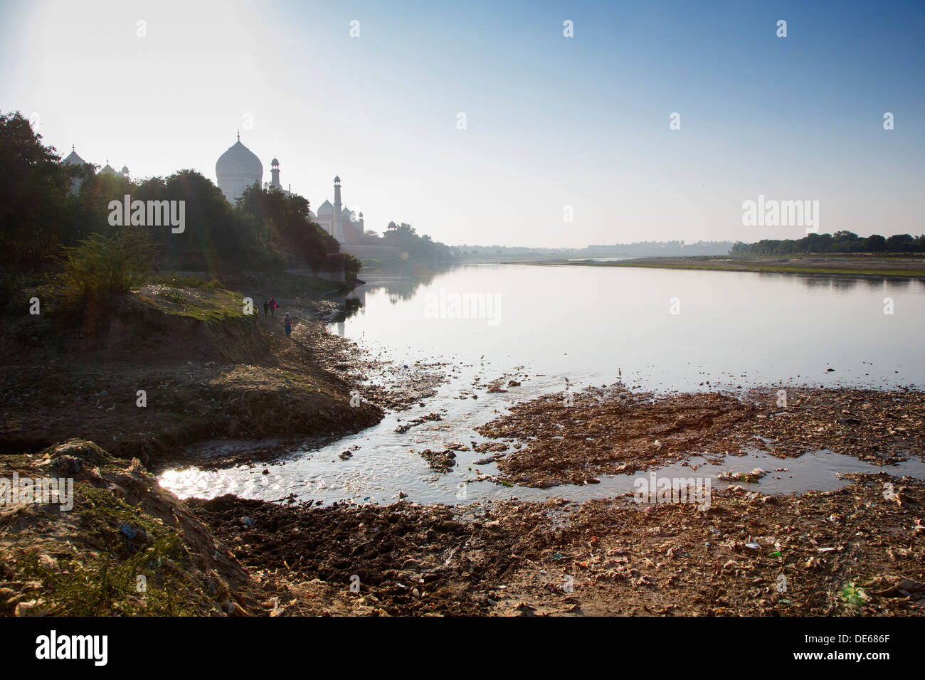 India, Uttar Pradesh, Agra, pollution in Yamuna river at Taj Mahal Stock Photo